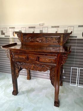 Bàn Thờ Gia Tiên Gỗ Muồng 2 Tầng Cao Cấp – Chạm Khắc Tinh Xảo, Chuẩn Phong Thủy