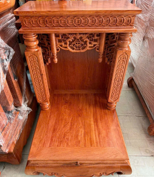 Bàn Thờ Gỗ Chạm Đồng Tiền Đẹp – Thiết Kế Sang Trọng, Chuẩn Phong Thuỷ